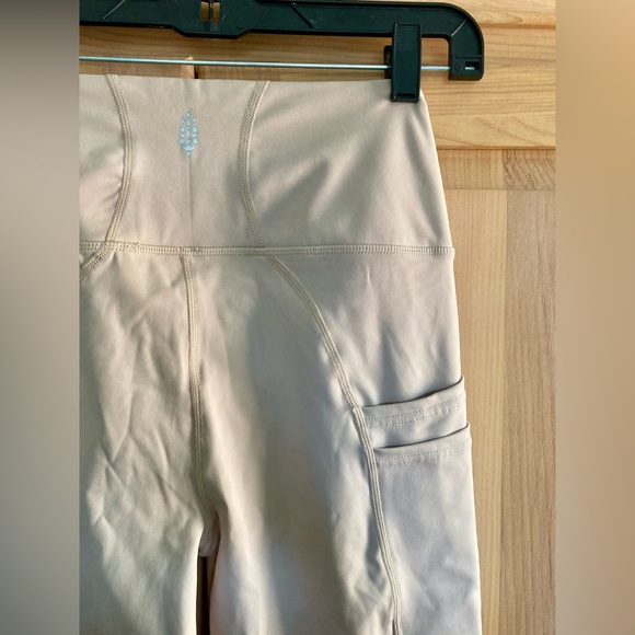 🧺FP Movement by Free People 7/8 leggings with double side pockets - Picture 4 of 5